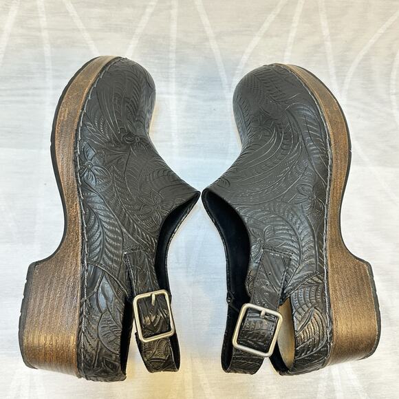 Bella Vita Starlee sz 8 Clogs Heel Strap Slip Resistant Black Tooled Leather - Picture 8 of 10